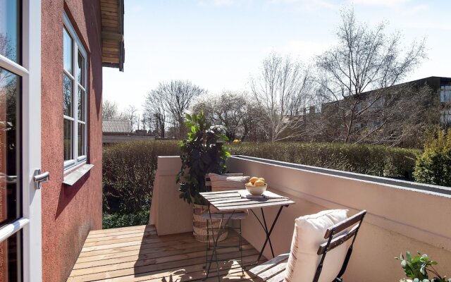 Sanders Charm - Chic 2-bdr Apt With Shared Garden