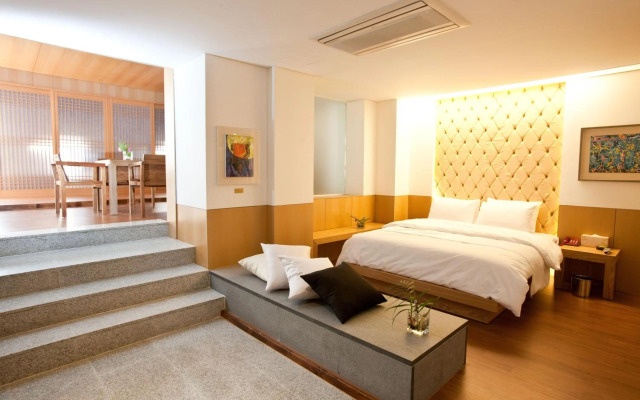 Yuwon Hotel
