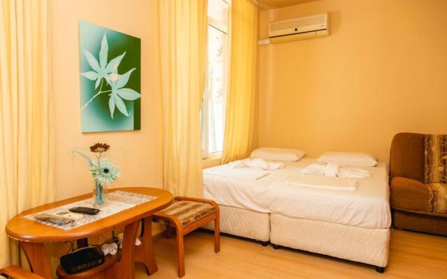 Compact studio with an indoor pool near Cacao Beach