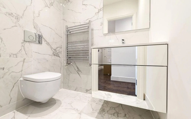 Designer 3 Bed Apartment With Balcony - 140