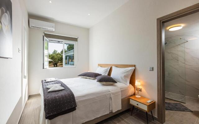 MariAndry Villa, Enchanting Secluded Retreat, By ThinkVilla