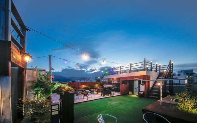 Across the Street Guesthouse - Hostel
