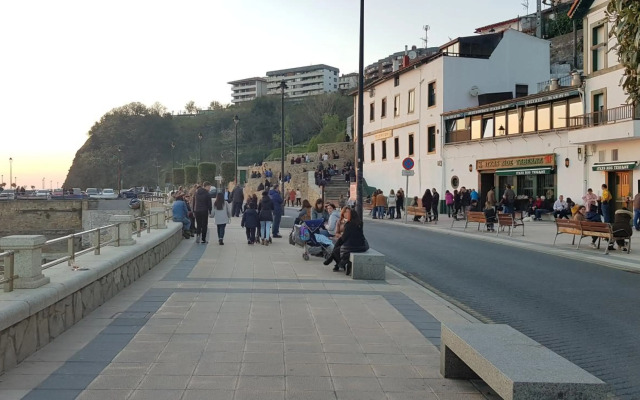 Cozy Yellow Home in Getxo