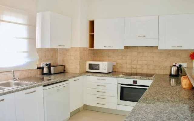 Charming 3 bedroom villa 'EZ02' with beautiful views, communal pool and resort facilities, Zephyros Village on Aphrodite Hills Resort