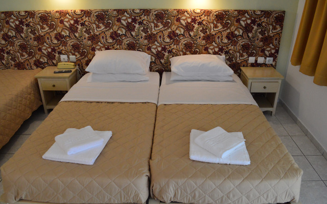 Alexandros Hotel
