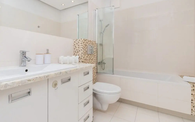 Gdańsk Zaspa Apartment by Renters