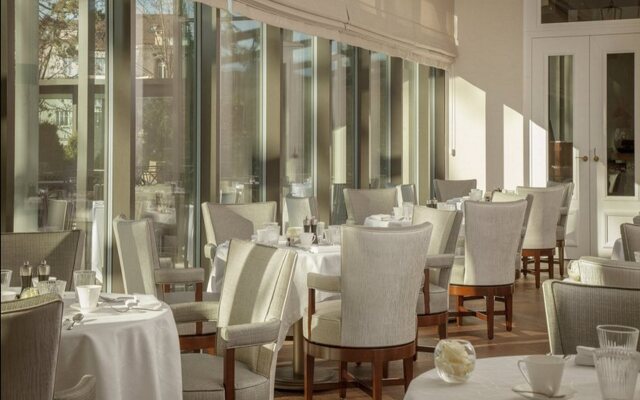 Royal Savoy Hotel & Spa