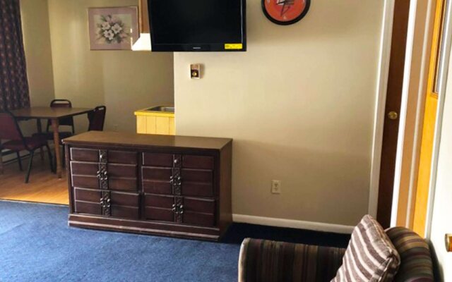 Village Inn Motel Holt