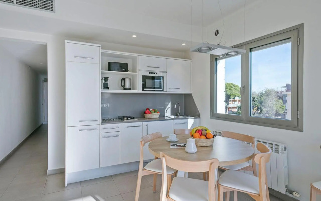 Castellmar Apartments
