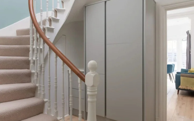 West End Drury Lane Modern 3 Bedroom Apt