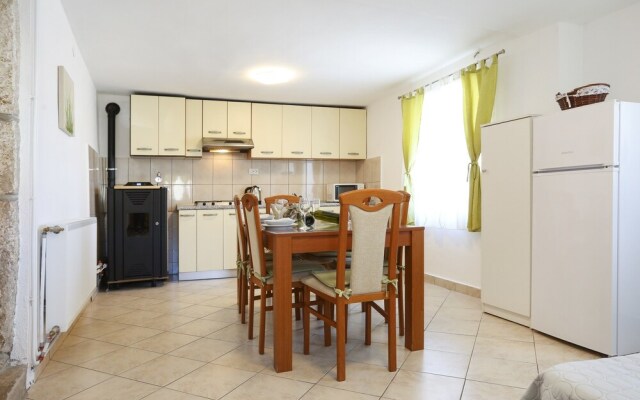 Rustic Stone House Bajeli with Jacuzzi