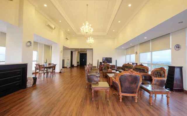 Colonial Hotel