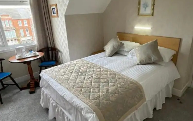 OYO Queens Hotel, Skegness Pier