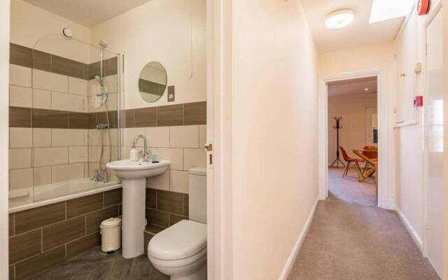City Centre Location - Over Looking Parkers Piece! Private Entrance