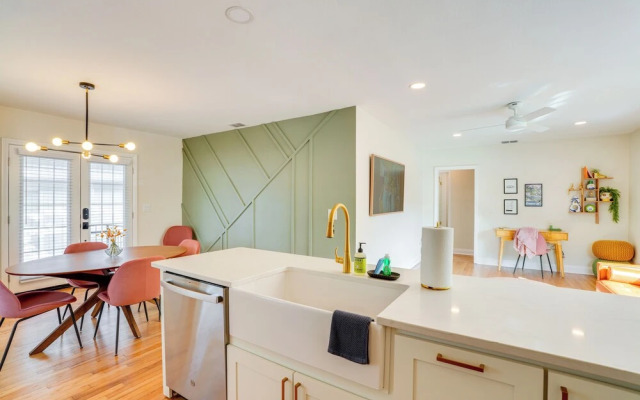 Mid-century Lakeland Home w/ Game Room!