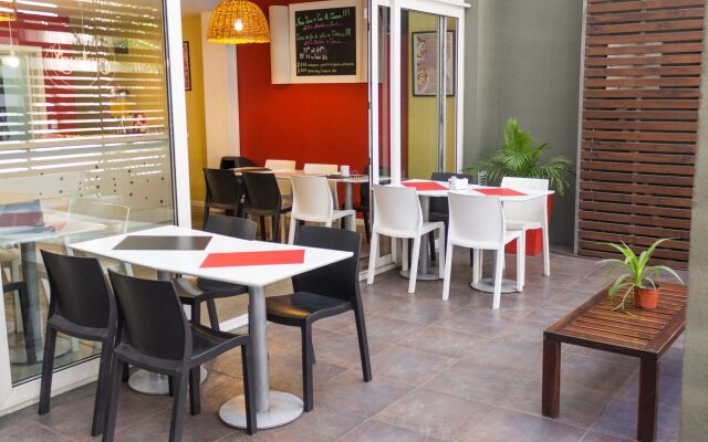 Circus Hotel & Hostel