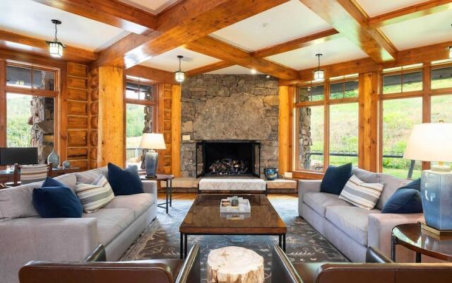 Bearpaw D1 4 Bedroom Condo by RedAwning