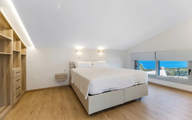 Villa Oasis in Nikiana - Sleep 6 - Pool - Hot Tub