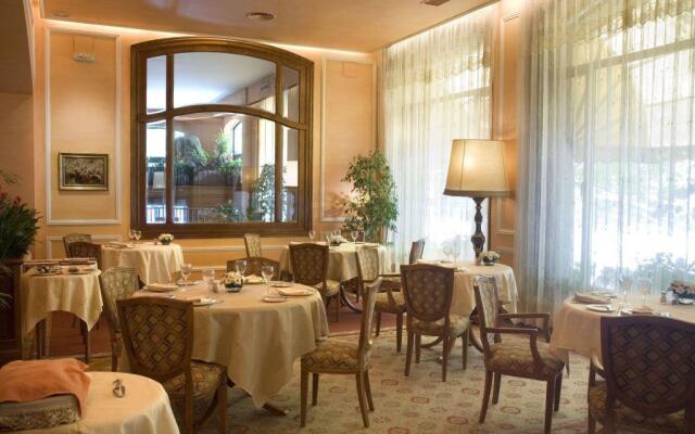 Lamaro Hotel