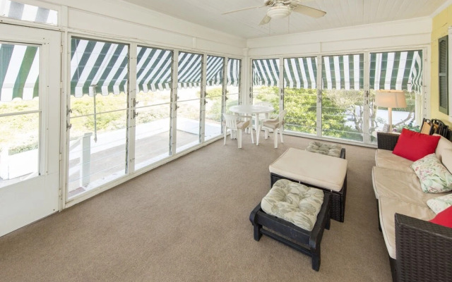 Harshaw Beach House 6 Bedroom Home by Redawning