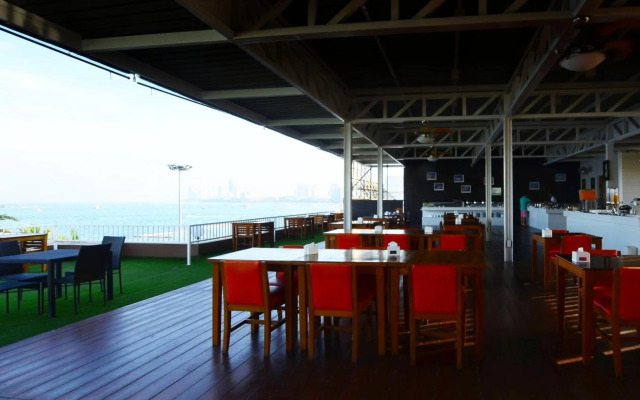 Baywalk Residence Pattaya By Thaiwat