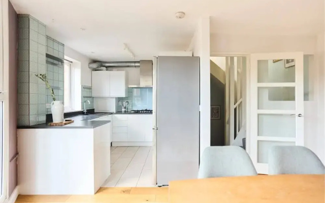 The Brunswick Retreat - Warm 3bdr Flat With Balcony