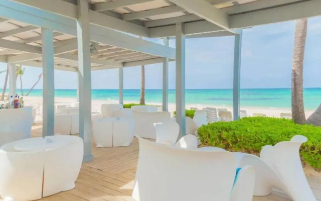 Bavaro Beachfront Penthouse 4 bdr/5 Bth 10+ Guests