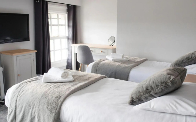 OYO The Kings Arms Broad Green Hotel