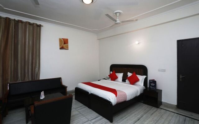 OYO 22270 Sky Inn