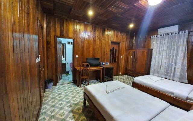 Sam Moon's Hotel Angkor Wooden House