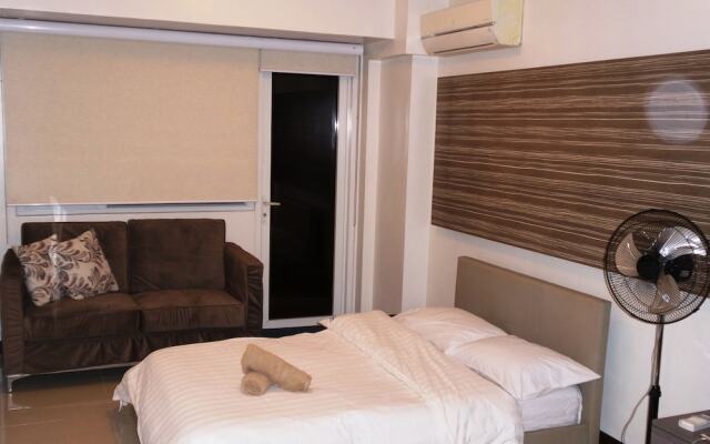 SoleMare Parksuites-April