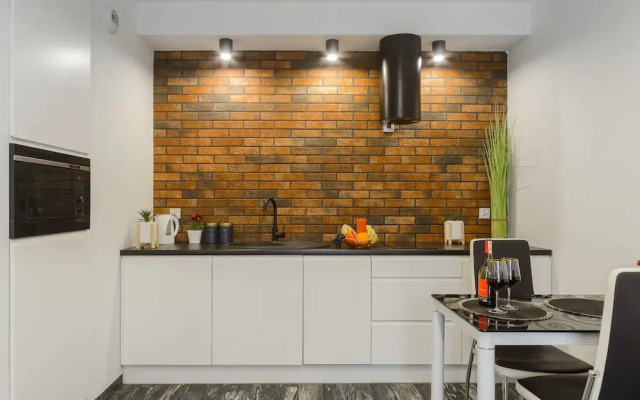Lumina apartment on Drewnowska