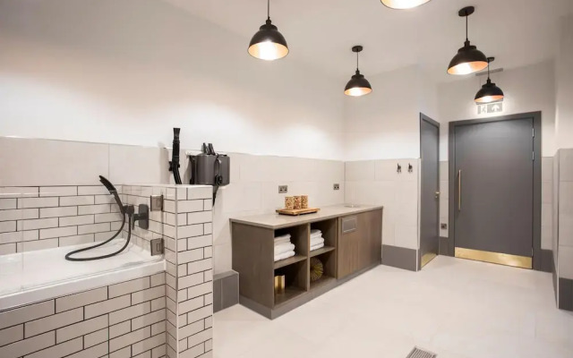 Refined 3-bedroom Condo
