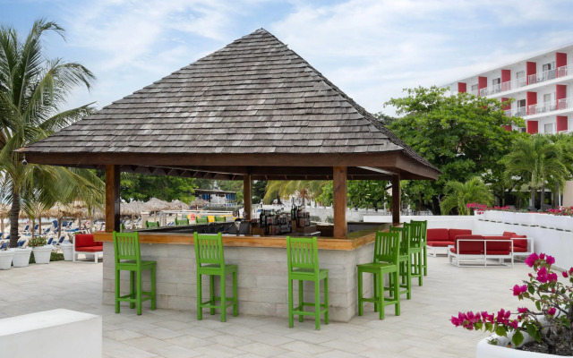 Grand Decameron Cornwall Beach, A Trademark All-Inclusive Resort