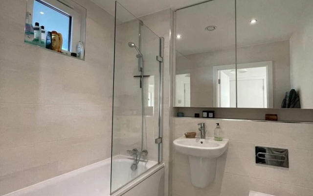 Bright 1BD Flat W/balcony - Heart of Brixton!
