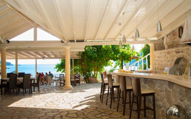 Blue Princess Beach Hotel & Suites