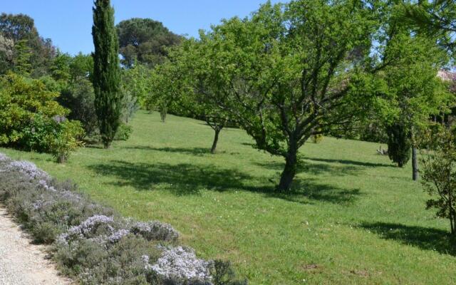 Lovely villa in Cesseras with private swimming pool