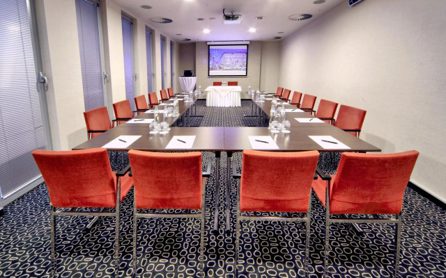 Roset Hotel & Residence