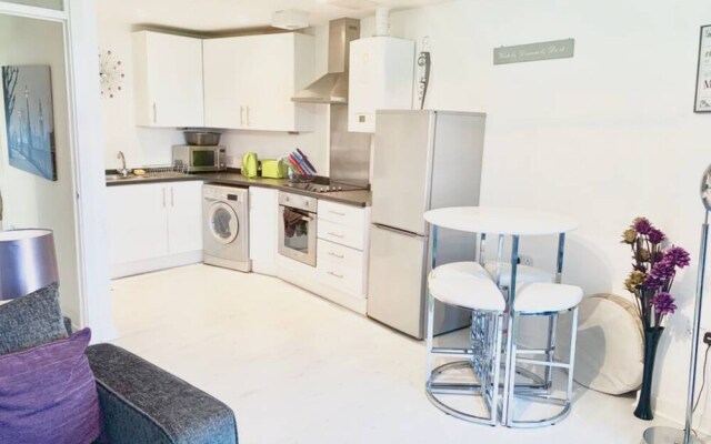 1 Bedroom Apartment in Bow With Spectacular Views