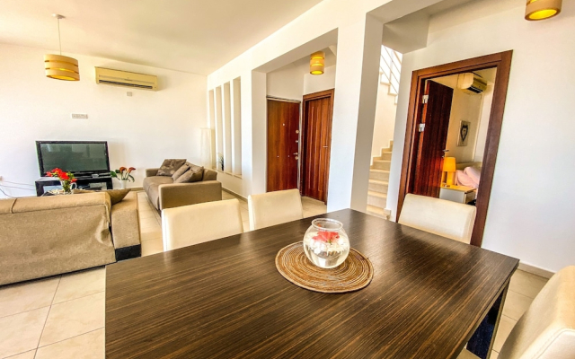 Sea Cliff Villa, 4 Beds, Sleeps 2- 8, Free Wifi,