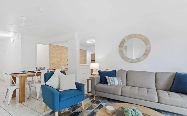 Rainforest Reef Retreat - Esplanade Ground-floor Apartment