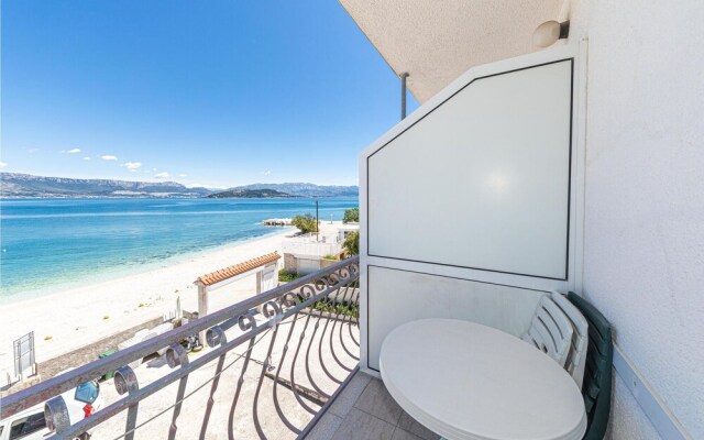 Stunning Apartment in Slatine With Wifi