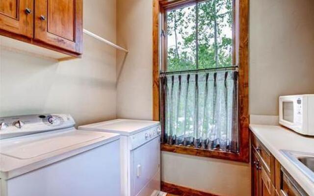 Ski Bridge Lodge by Pinnacle Lodging