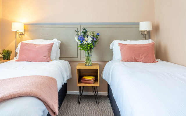 Hartford Hall on School Lane