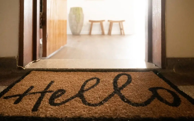 Stylish 1 Bedroom Apartment Near Beach