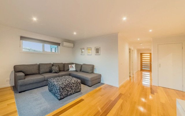 7 Boardwalk Lakeside in Cowes