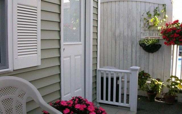 Moontide Motel Cabins & Apartments