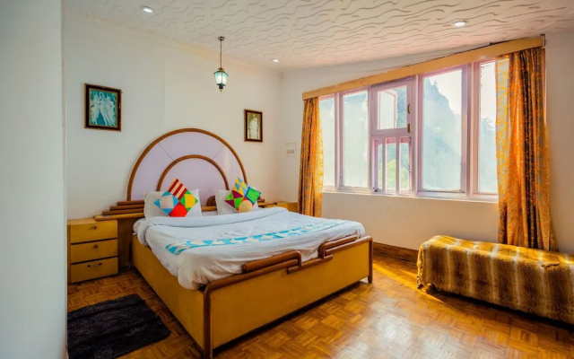 OYO 13693 Home Royal Wood 3BHK Mall Road