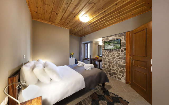 Stone Suites by White Hills