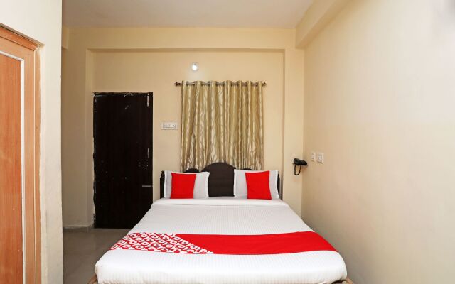 OYO 16821 Hotel Senapati Palace